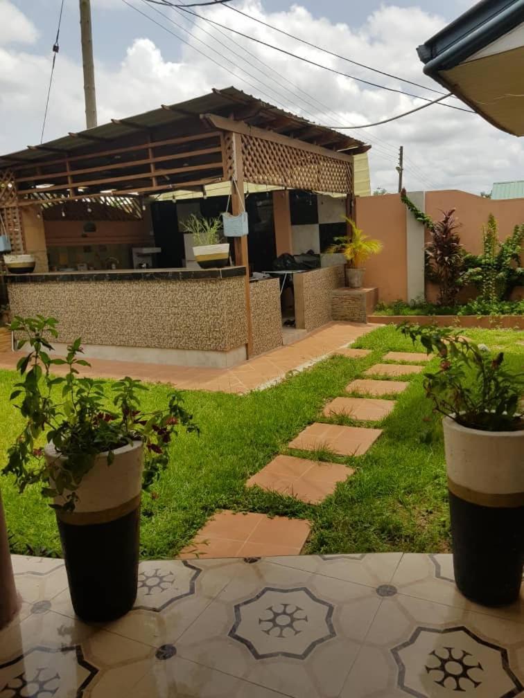 Nana Adu Guest House Koforidua Exterior foto